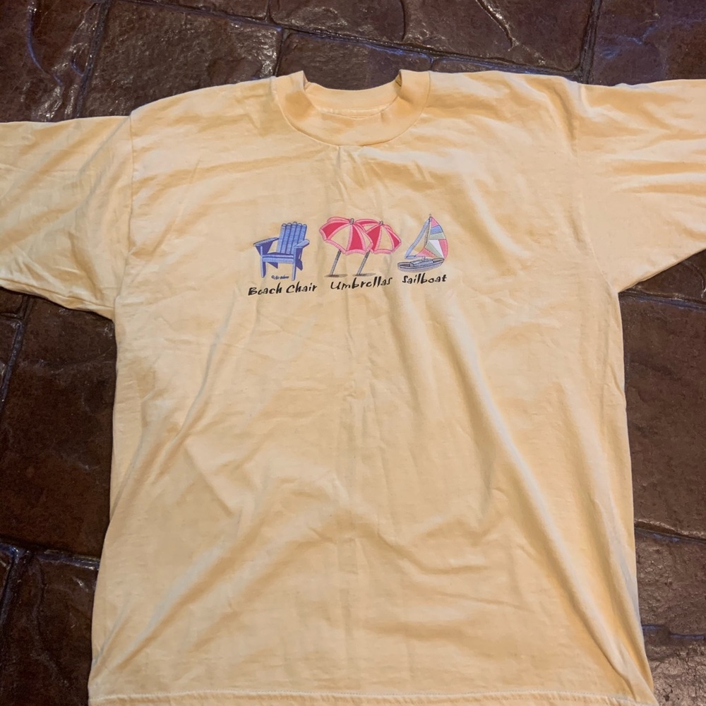 Beach chairs, umbrellas, sailboats Vintage, Yellow tee